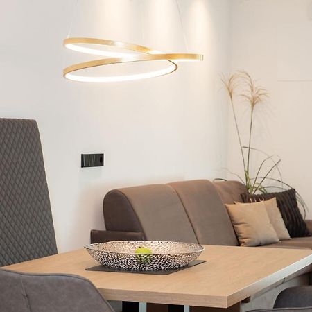 Nice Living Neue- Moderne Apartments Im Herzen Von Brixen - Kostenlose Brixencard - Ideal Fuer Familien, Paare, Geschaeftsreisende Und Allen Urlaubs Hungrigen Bressanone Exterior foto